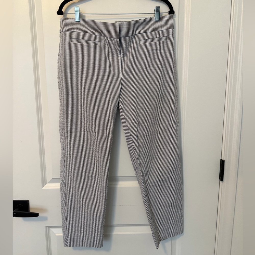 Ann Taylor Devin Cropped Seersucker Pants Women’s Size 12 Navy White Stripe